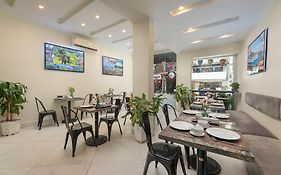 Queen Cafe Hotel & Pub